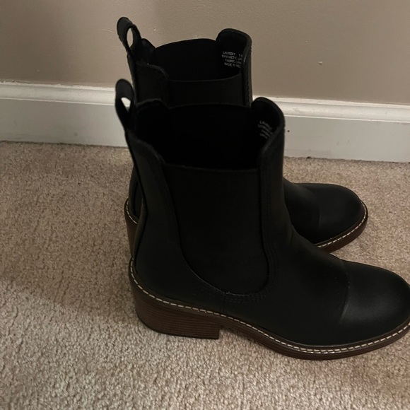 Steve Madden Laurely Chelsea Bootie 👢 - Picture 3 of 16